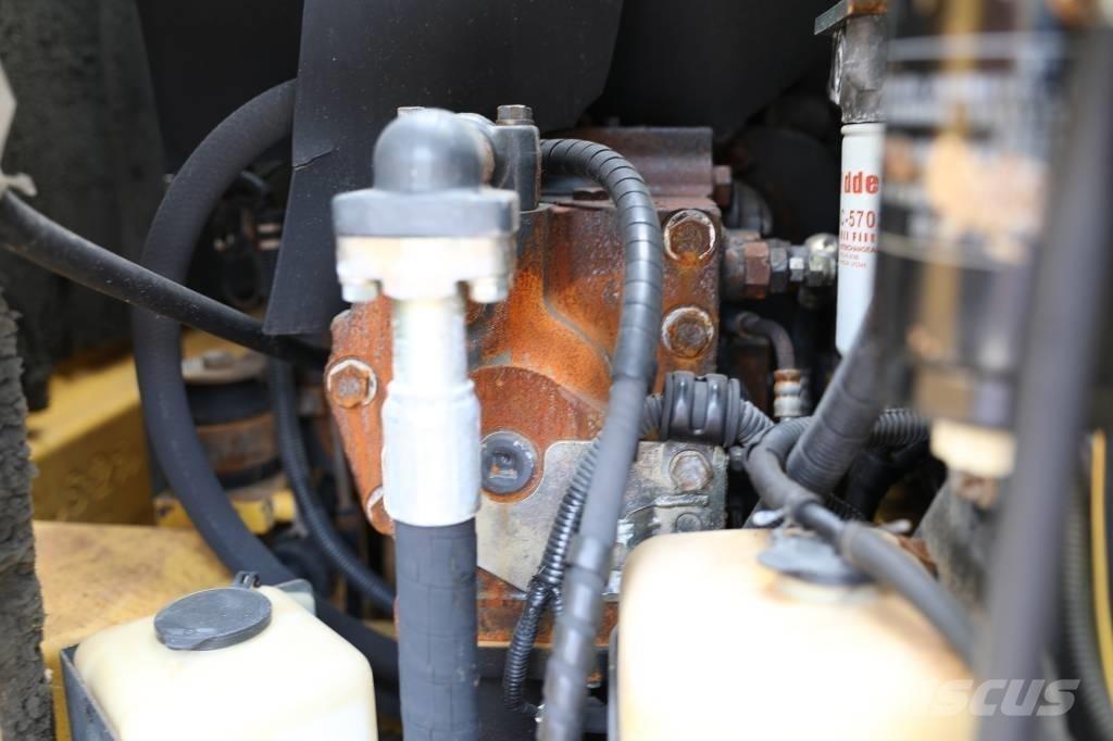 Komatsu PC 128 US 중형굴삭기 7톤-28톤