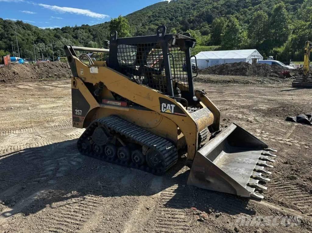 CAT 257 궤도식 로우더