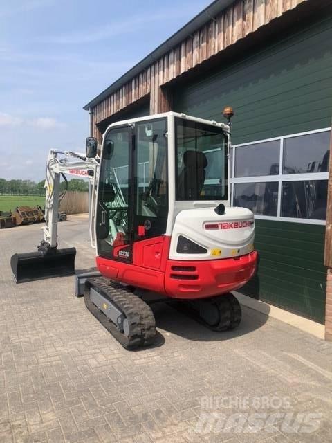 Takeuchi TB230 소형 굴삭기 7톤 미만