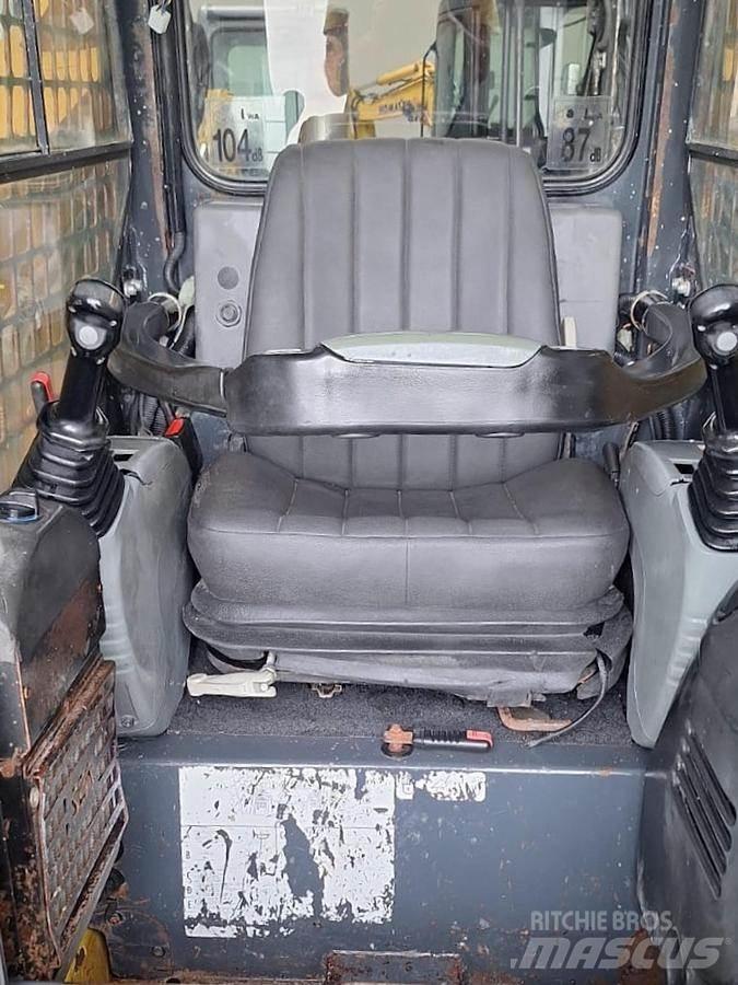 Komatsu CK35 미니 로더