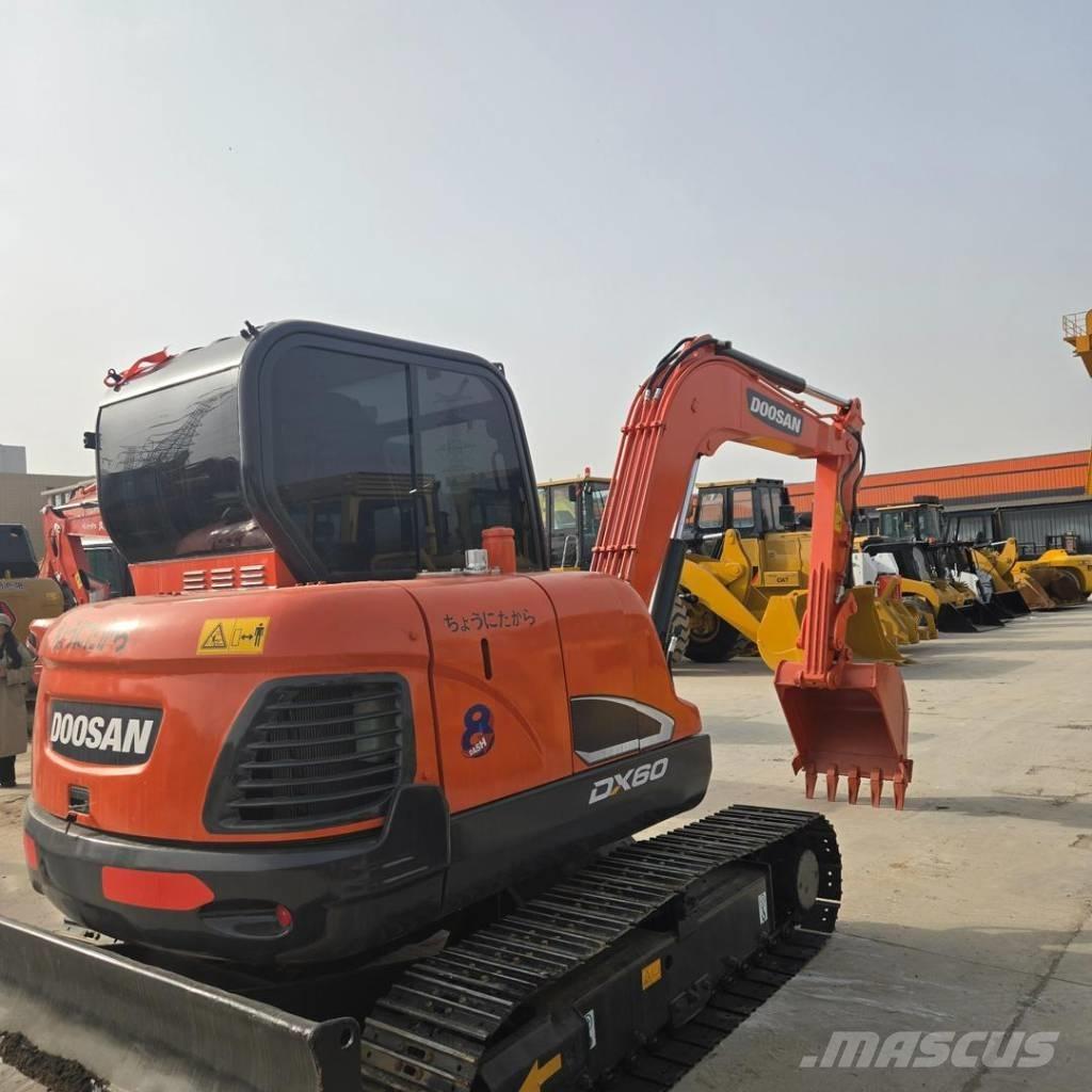 Doosan DX 60 소형 굴삭기 7톤 미만