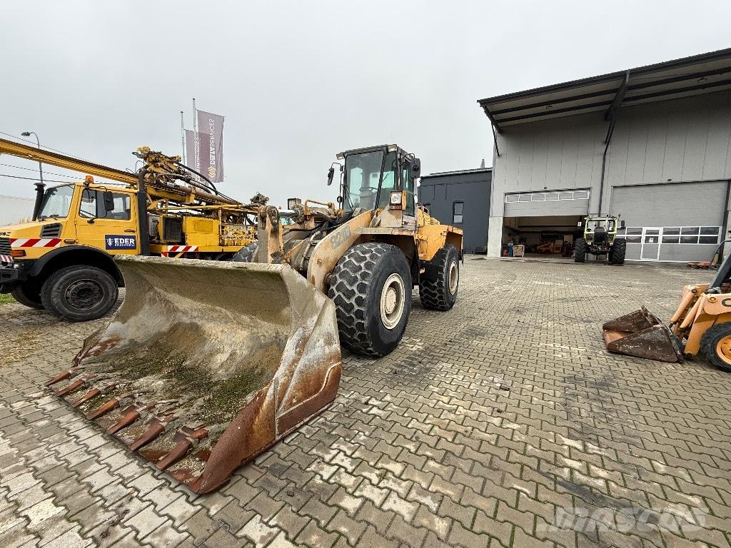 CASE 821 B  휠로우더