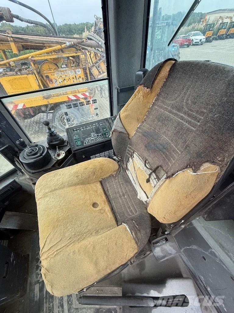 CASE 821 B  휠로우더