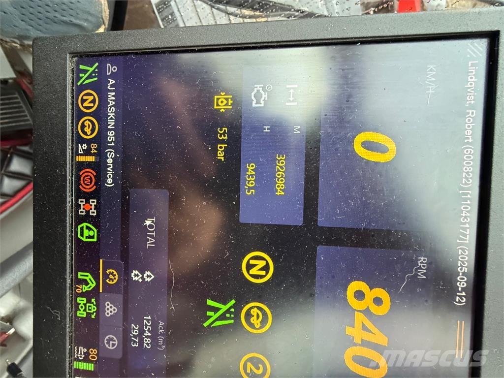 Komatsu 951 원목 하베스터