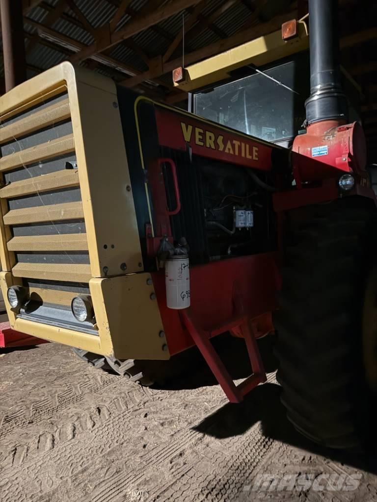 Versatile 835 트랙터