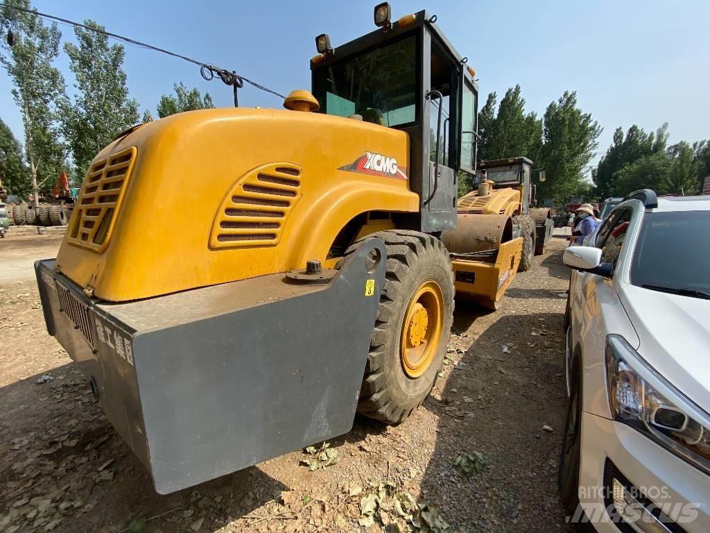 XCMG XSM220 싱글 드럼 롤러