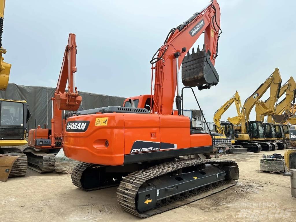 Doosan DX225LC-9C 대형 굴삭기 29톤 이상
