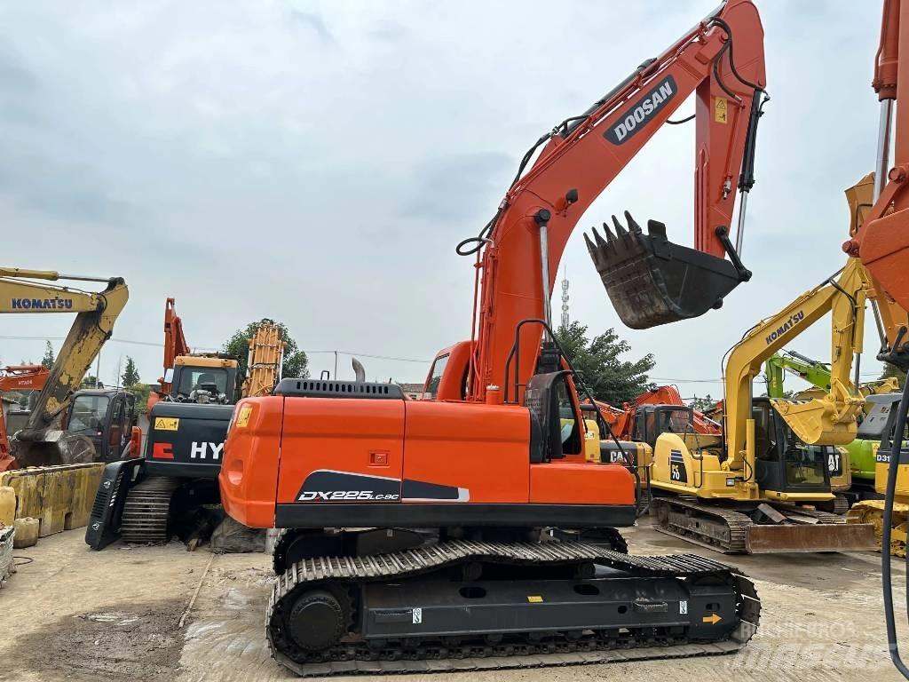 Doosan DX225LC-9C 대형 굴삭기 29톤 이상
