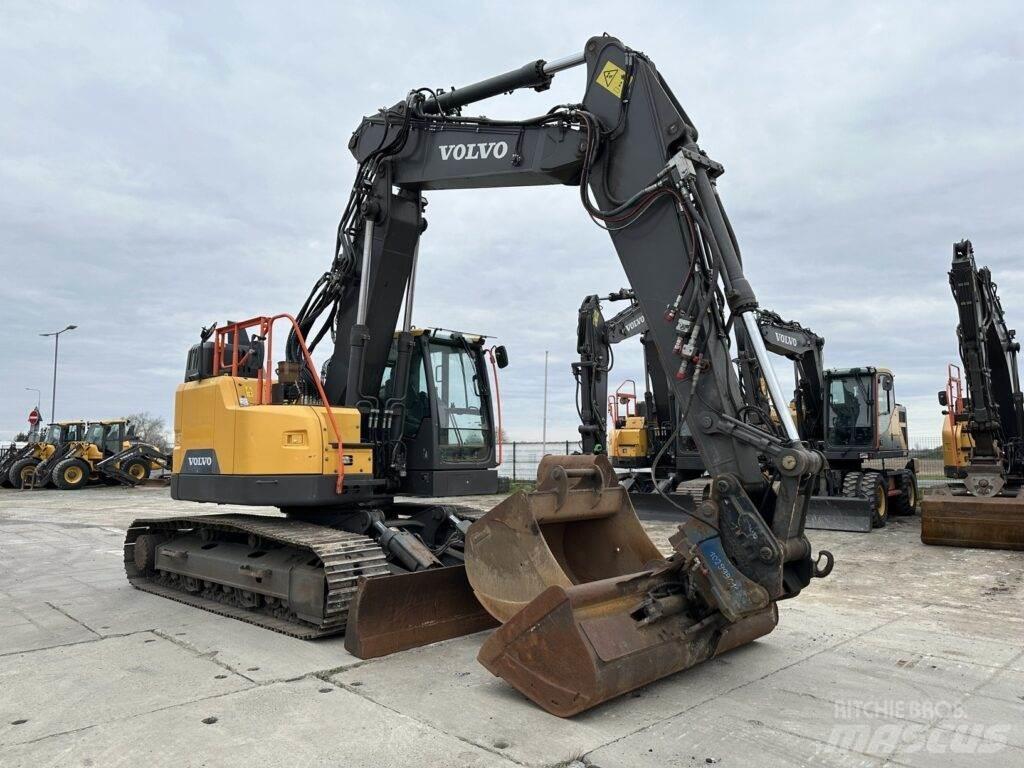 Volvo ECR235EL 대형 굴삭기 29톤 이상
