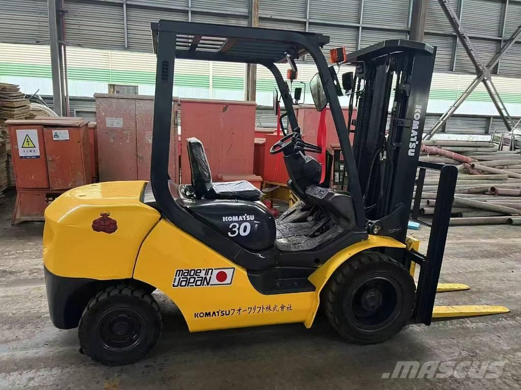 Komatsu FD 30 T-17 디젤 지게차