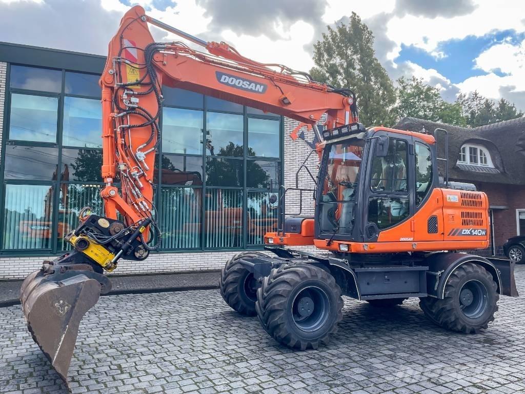 Doosan DX 140 W-3  휠 굴삭기