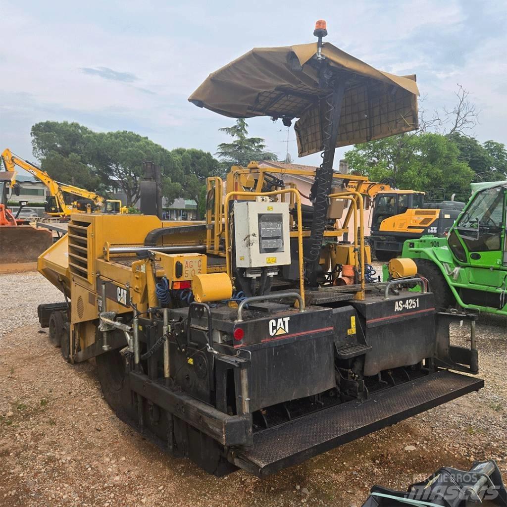 CAT AP 600 아스팔트 포장장비