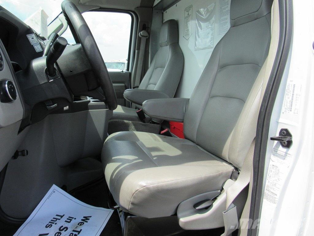 Ford E-350 탑차 트럭