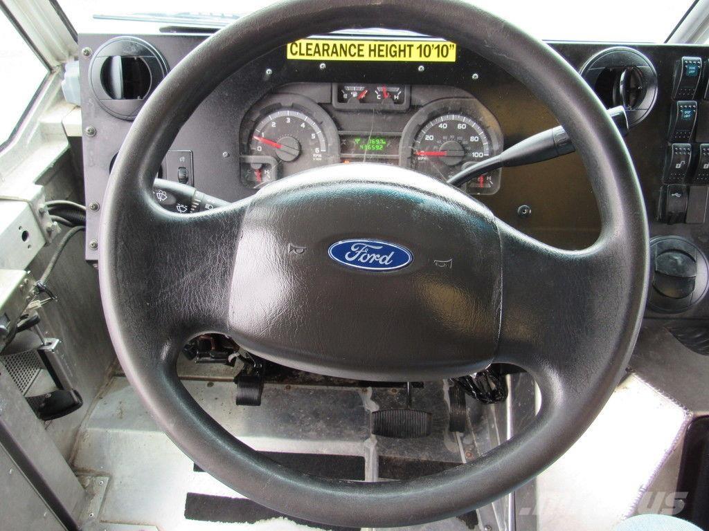 Ford E-450 탑차 트럭