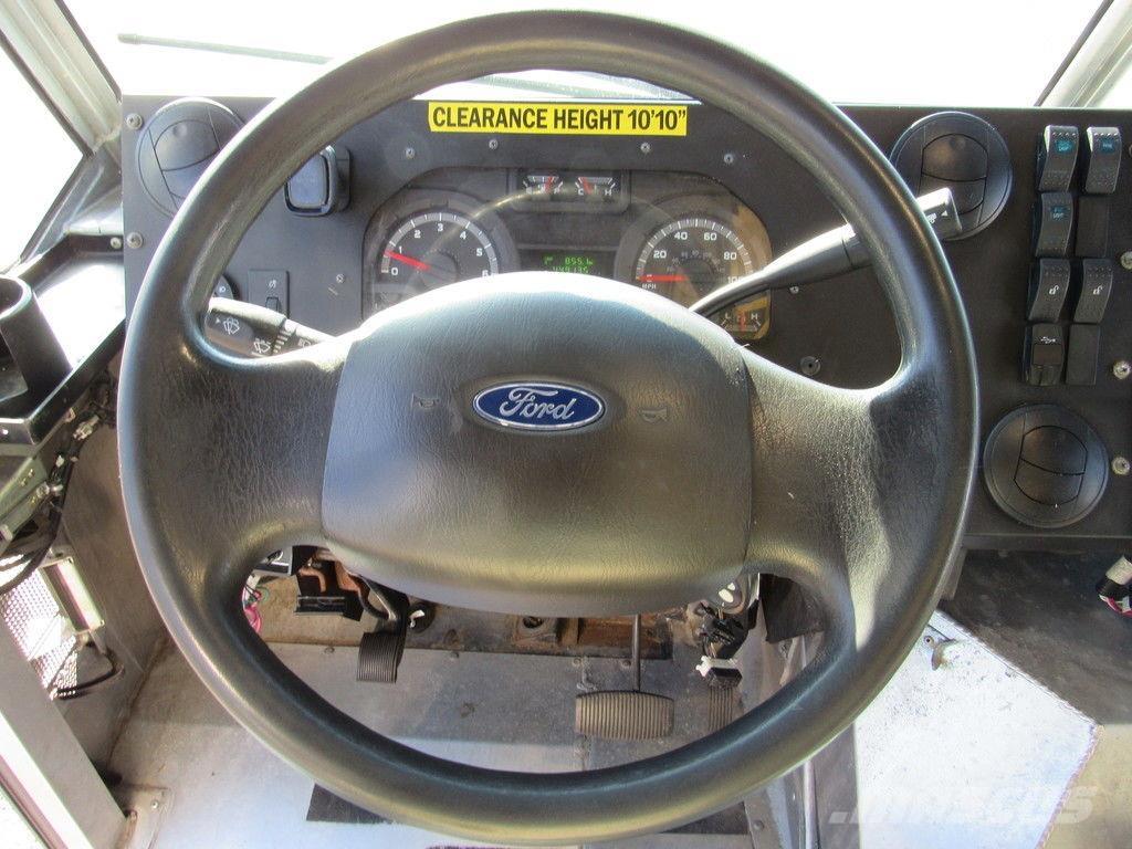 Ford E-450 탑차 트럭