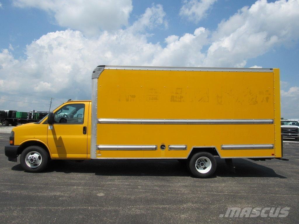 GMC Savana 3500 탑차 트럭