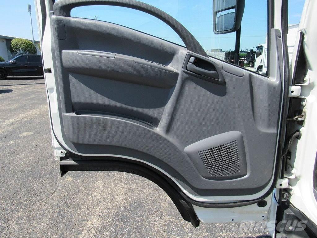 Isuzu NPR 탑차 트럭