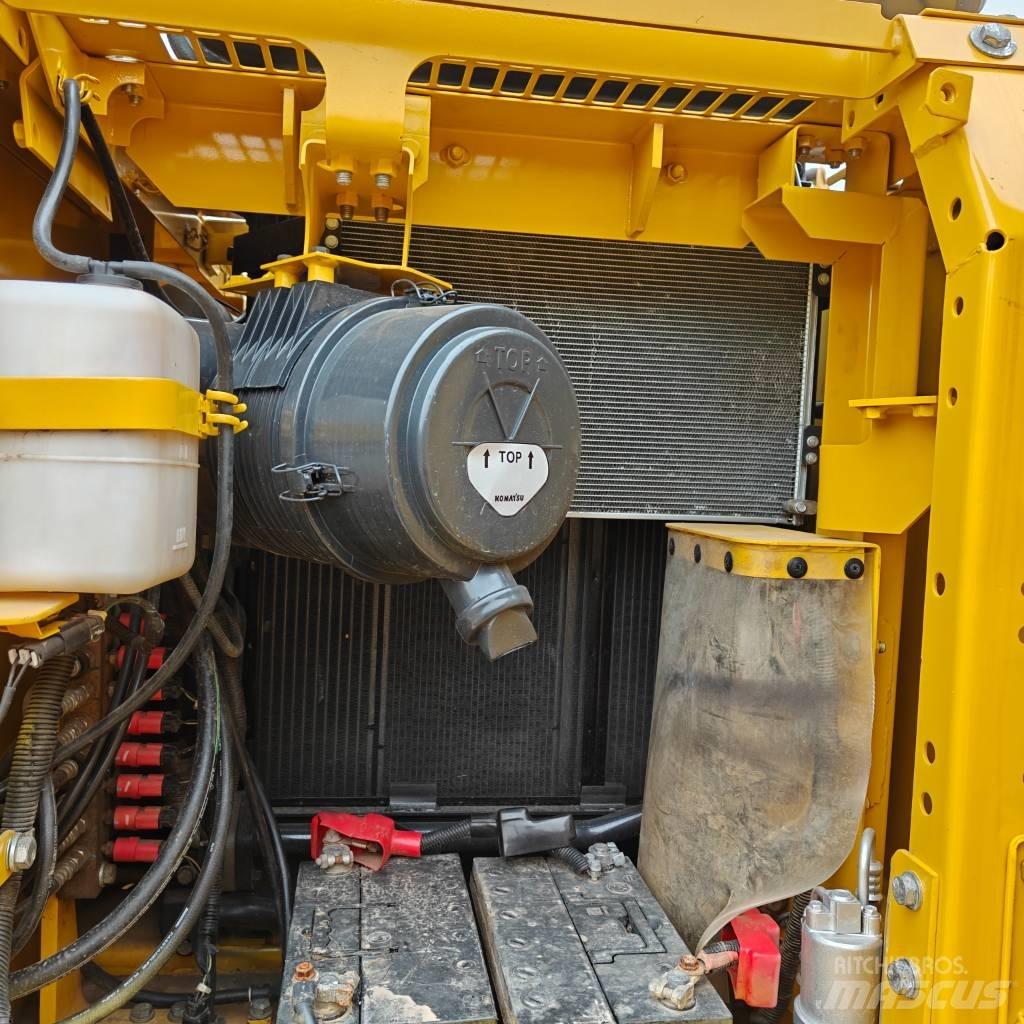 Komatsu 130-7 대형 굴삭기 29톤 이상