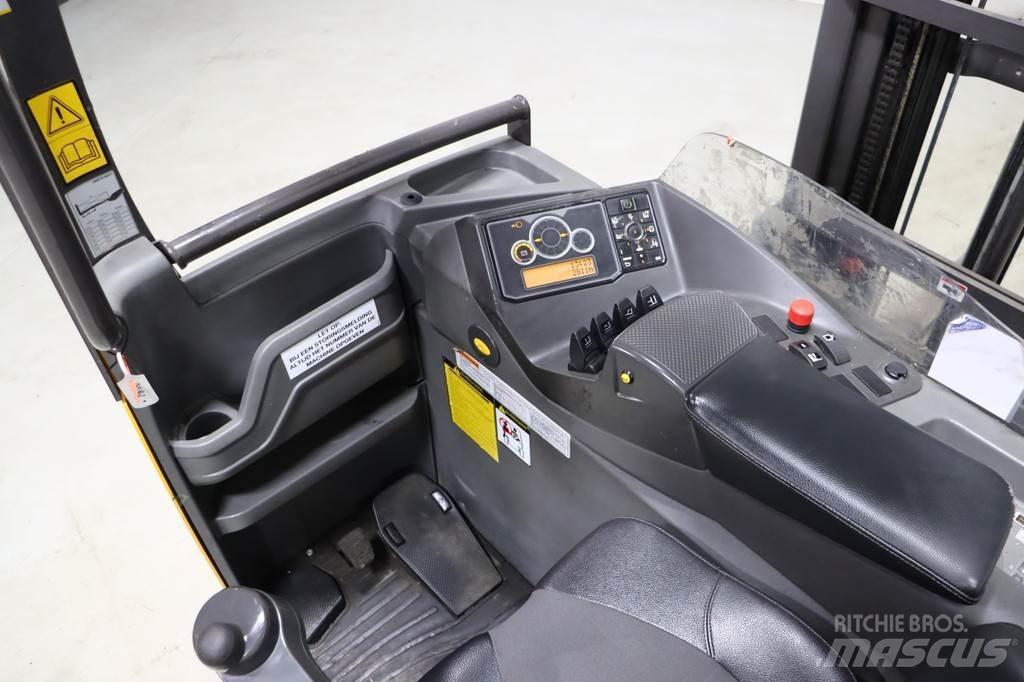 Atlet UMS200D 리치 트럭