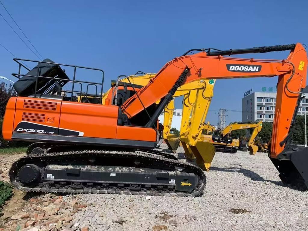 Doosan 300 대형 굴삭기 29톤 이상