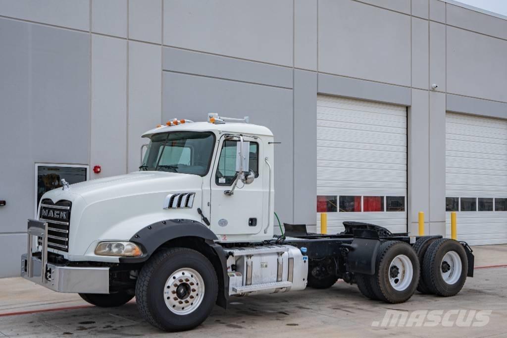 Mack Granite GU 813 트랙터 유닛