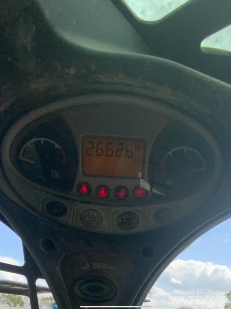 Bobcat T 630  스키드로더