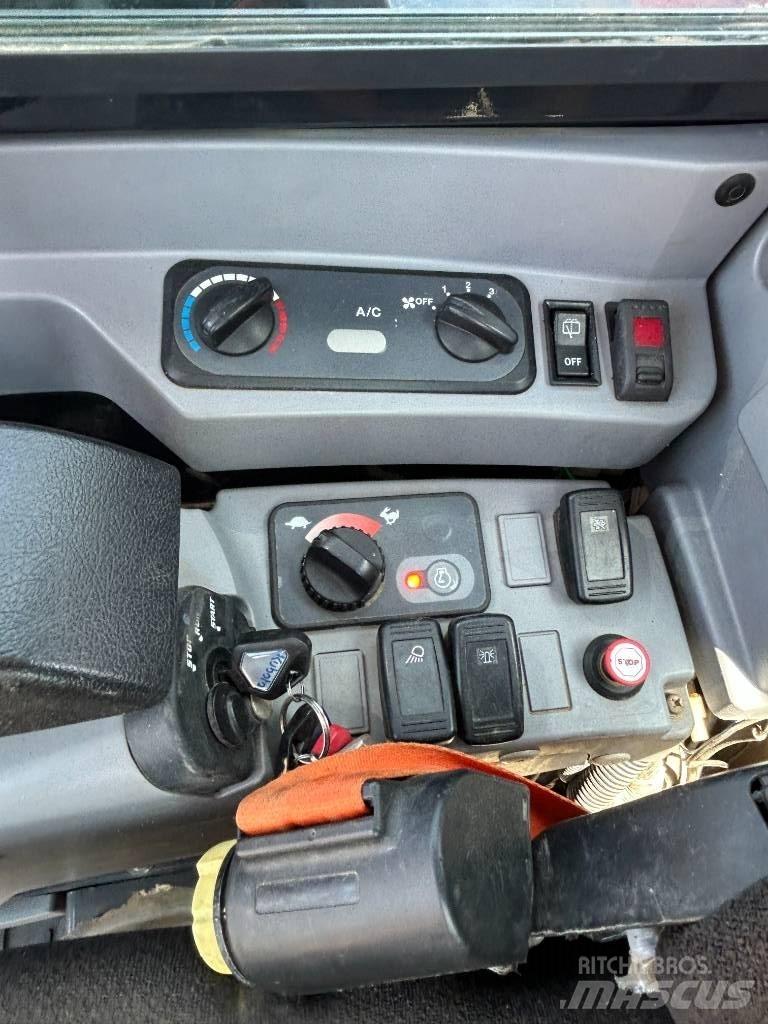 Kubota KX 080-4 중형굴삭기 7톤-28톤
