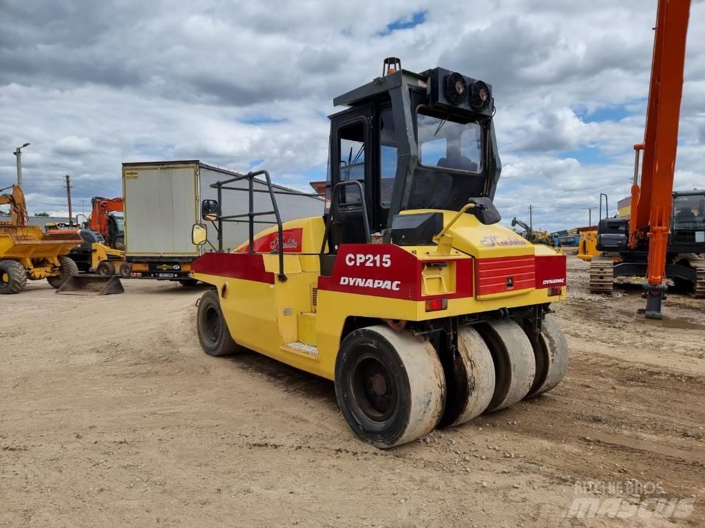 Dynapac CP 215 공기 타이어 롤러