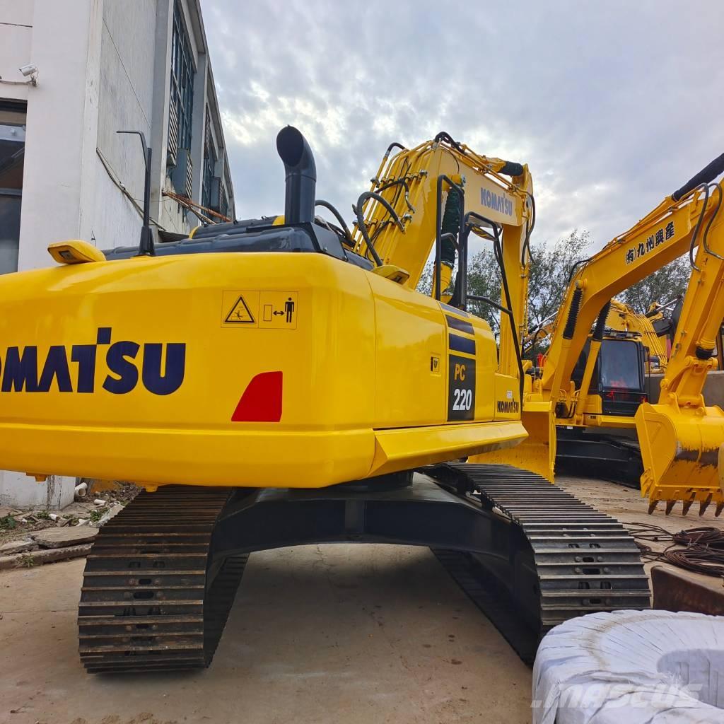 Komatsu PC 220 대형 굴삭기 29톤 이상