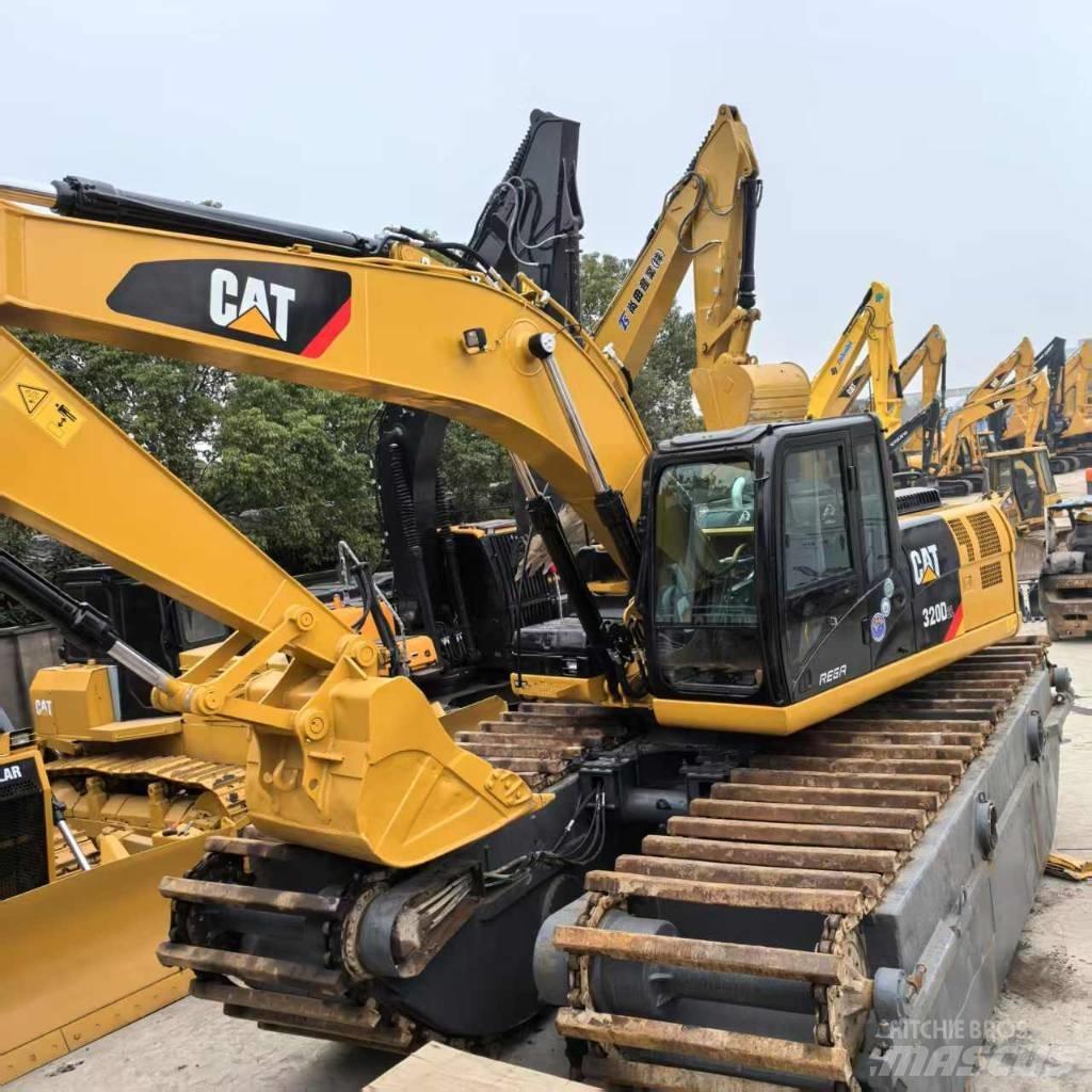 CAT 320 D 수륙양용 굴삭기