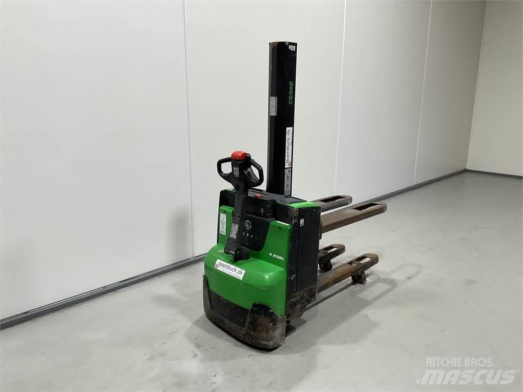 Cesab S208L 보행식 리치 지게차