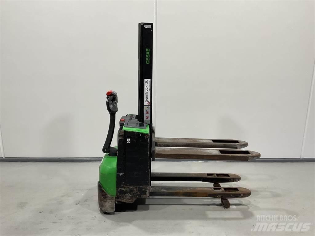 Cesab S208L 보행식 리치 지게차