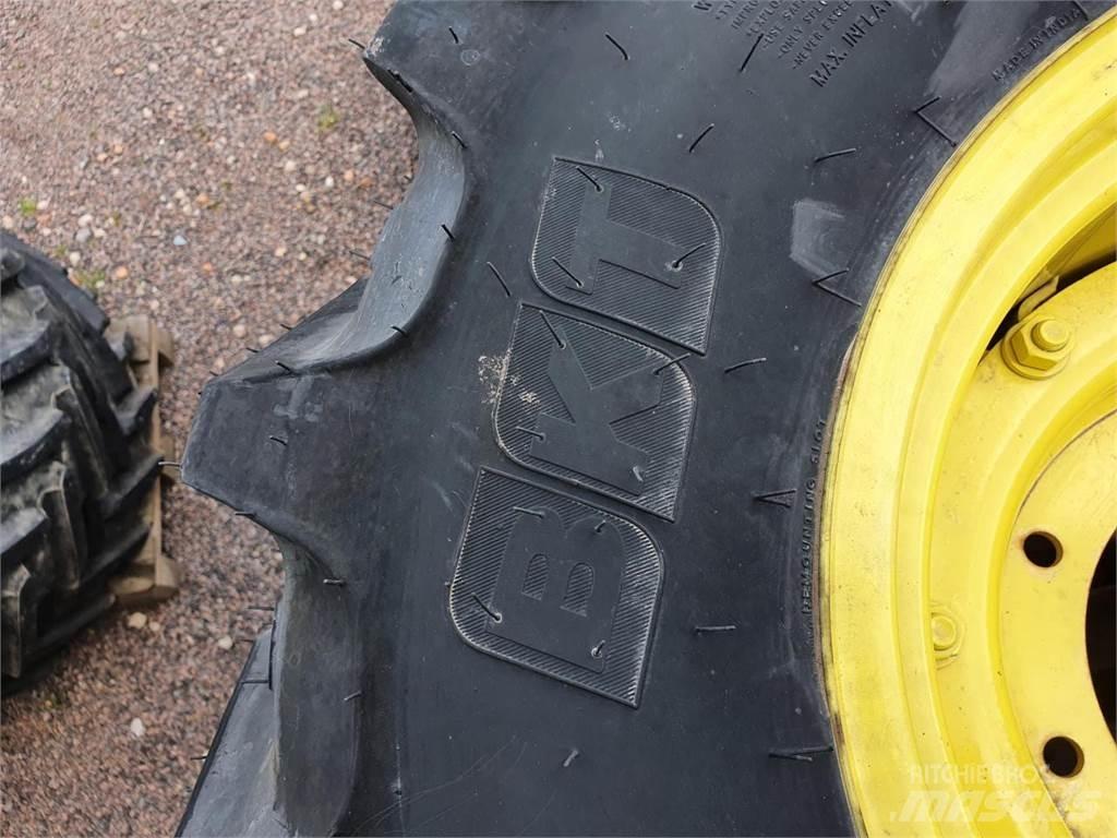 BKT 320/85R20 x2 타이어, 휠 및 림