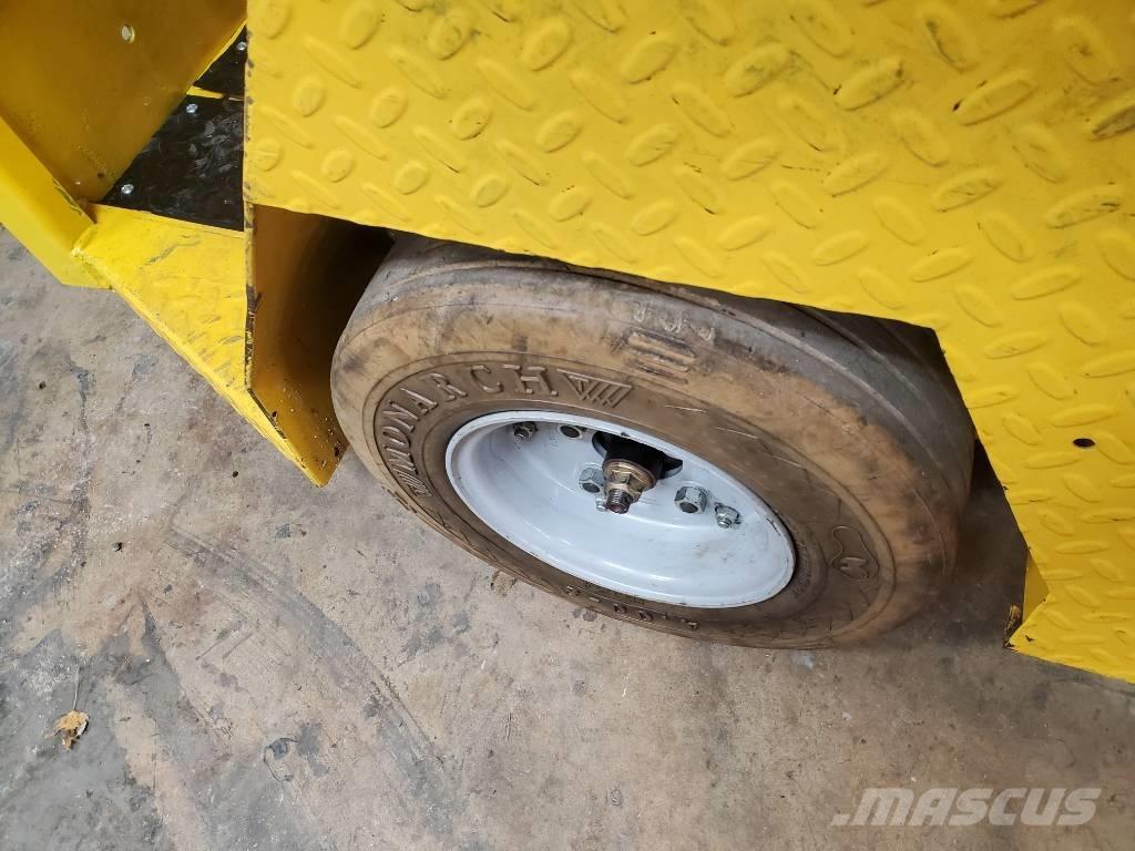 Taylor-Dunn SC090 견인 트럭