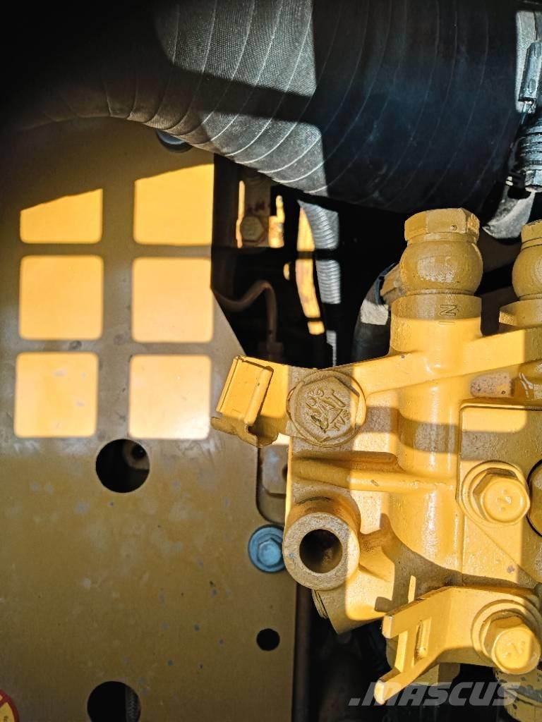 CAT 320 D 대형 굴삭기 29톤 이상