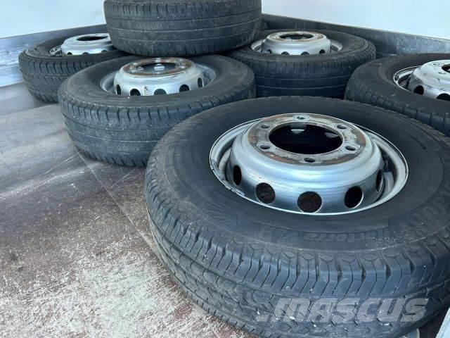 Iveco Daily 패널 화물차