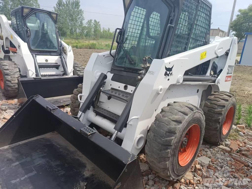 Bobcat S 220  스키드로더
