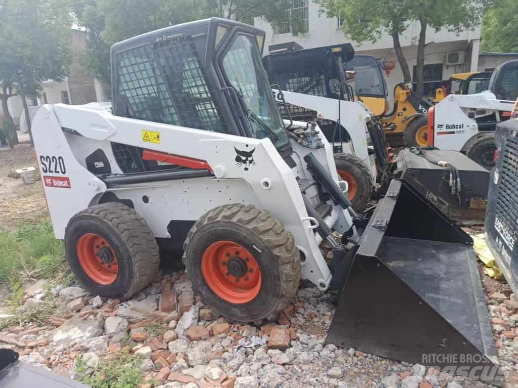 Bobcat S 220  스키드로더