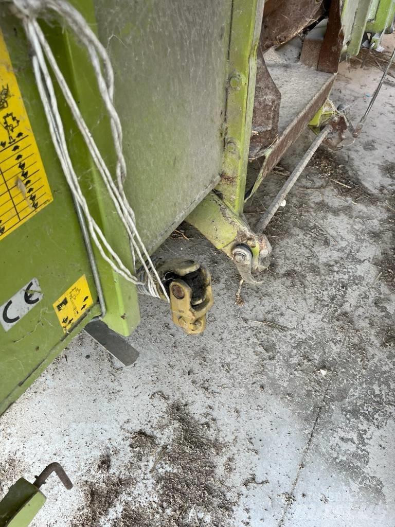 CLAAS RU 600 자동 초지기계