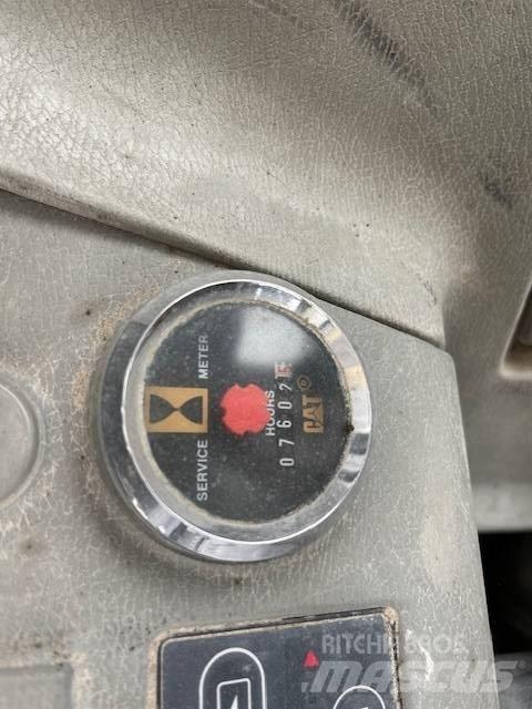 Komatsu PC 600 LC-7 대형 굴삭기 29톤 이상