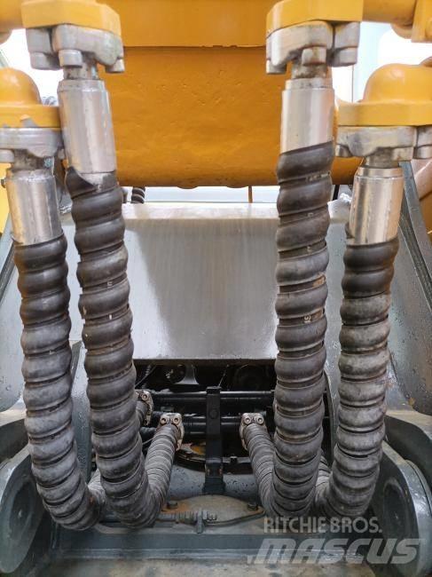 Hyundai 330LC-9T 대형 굴삭기 29톤 이상