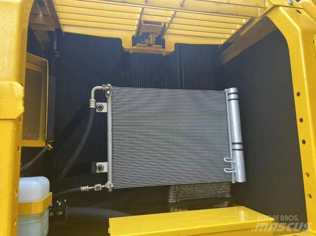 Komatsu PC 130 대형 굴삭기 29톤 이상