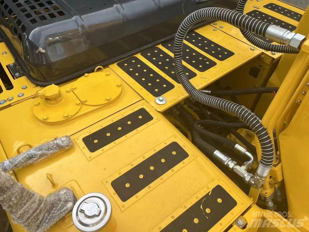 Komatsu PC 130 대형 굴삭기 29톤 이상