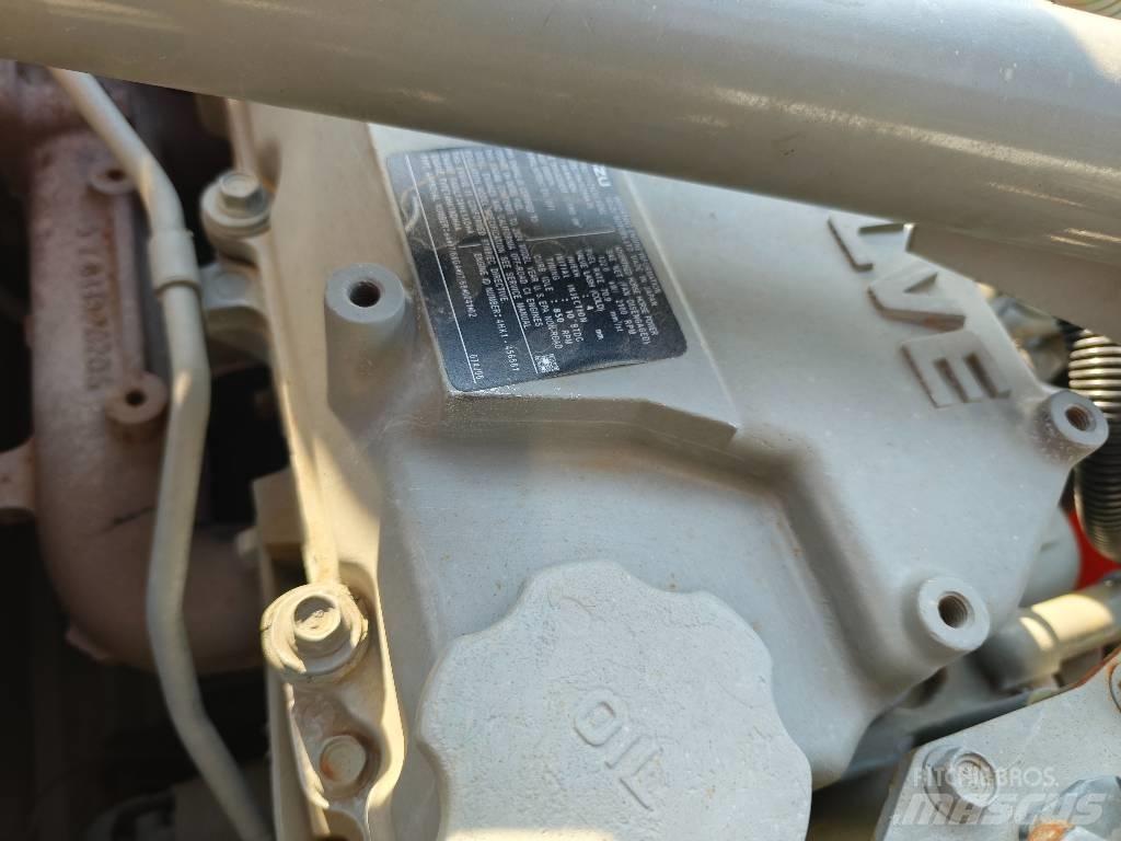 Hitachi ZX 200 대형 굴삭기 29톤 이상