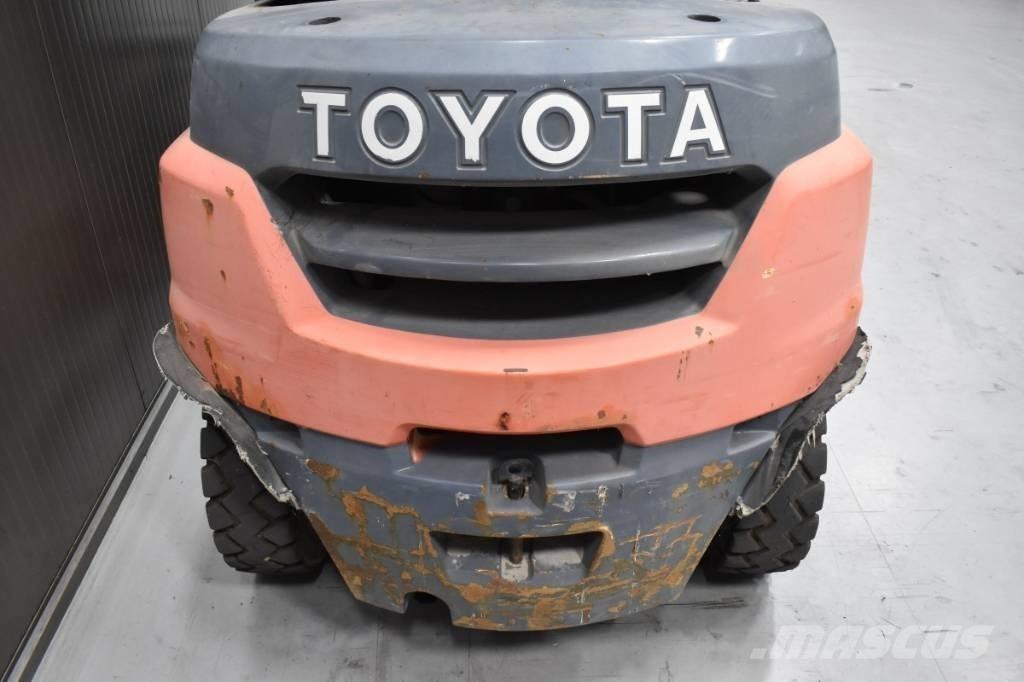 Toyota 40-8FD35N 디젤 지게차