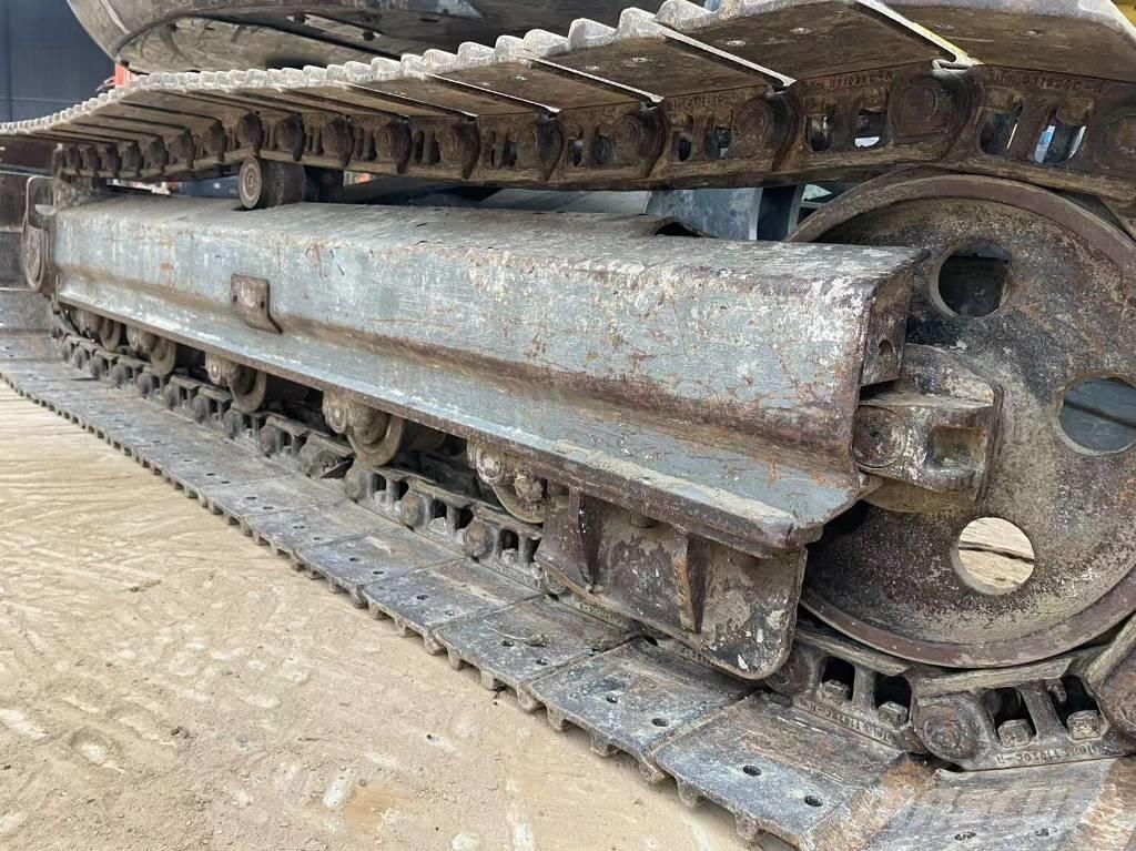 Wacker Neuson 8003 중형굴삭기 7톤-28톤