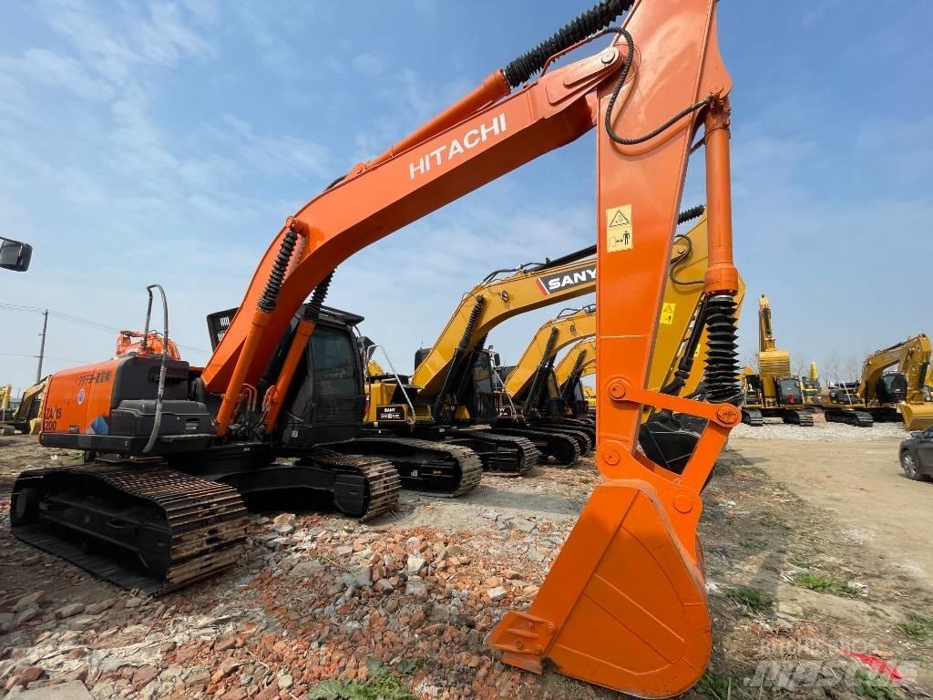 Hitachi ZX 200 대형 굴삭기 29톤 이상