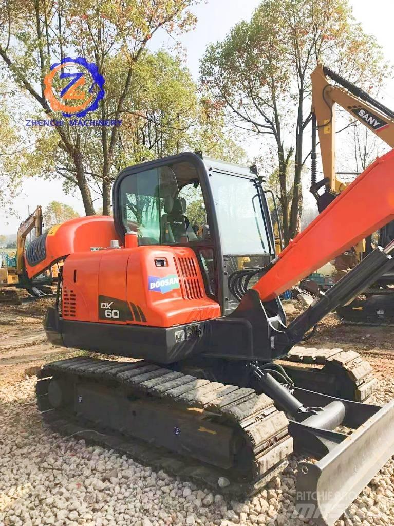 Doosan DX 60 소형 굴삭기 7톤 미만