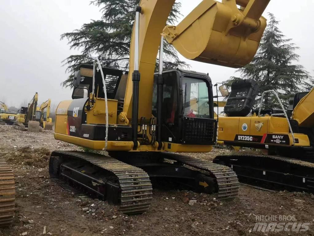 CAT 320 D 대형 굴삭기 29톤 이상