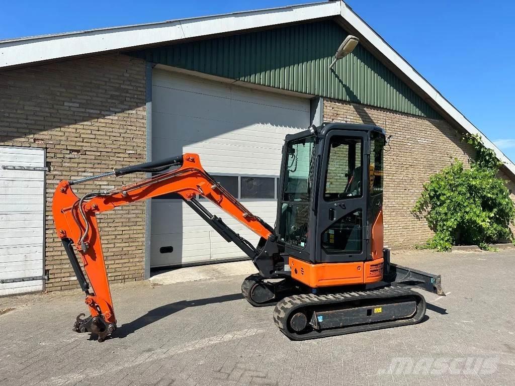 Hitachi ZX26U-6CR 소형 굴삭기 7톤 미만